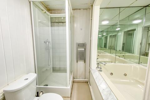 2 bedroom flat to rent, Kember Street, Islington, London, N1