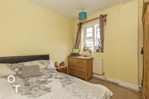 4 bedroom flat to rent, Clarence Way, NW1