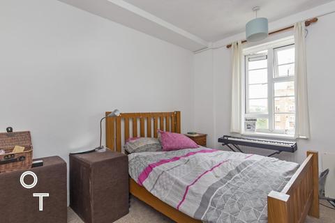 4 bedroom flat to rent, Clarence Way, NW1