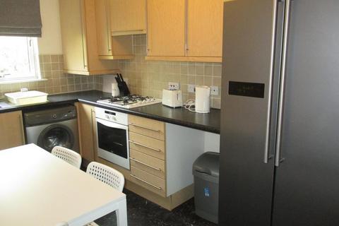2 bedroom flat to rent, Sunnybank Road, First Right, AB24