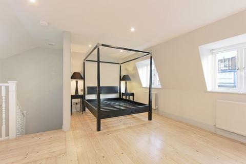 3 bedroom terraced house to rent, Ladbroke Walk, London