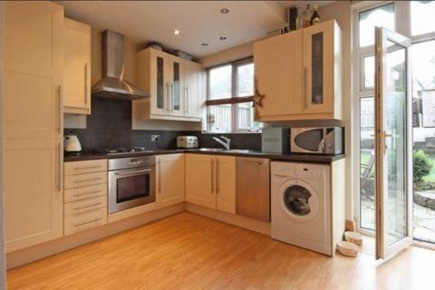3 bedroom semi-detached house to rent, Oakthorpe Avenue, Leicester LE3