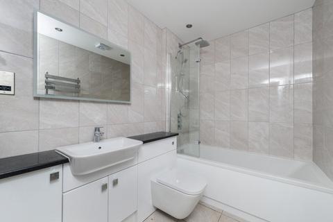 3 bedroom semi-detached house to rent, The Heights, Charlton, SE7 (JK)