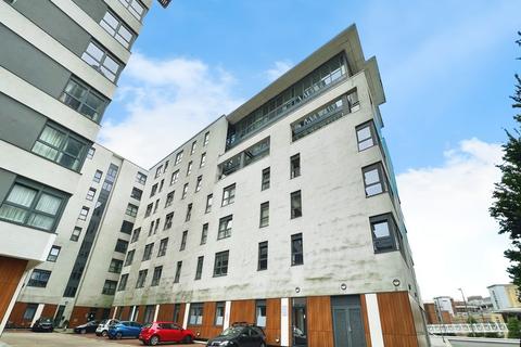 2 bedroom apartment to rent, Skyline Plaza, Basingstoke RG21