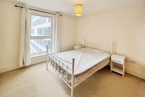 2 bedroom apartment to rent, Skyline Plaza, Basingstoke RG21