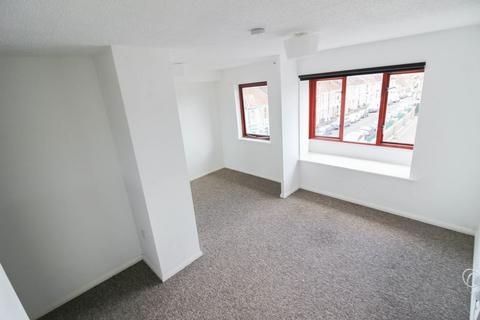 Studio to rent, Barker Court