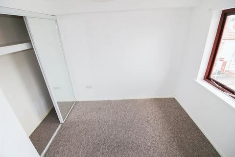 Studio to rent, Barker Court