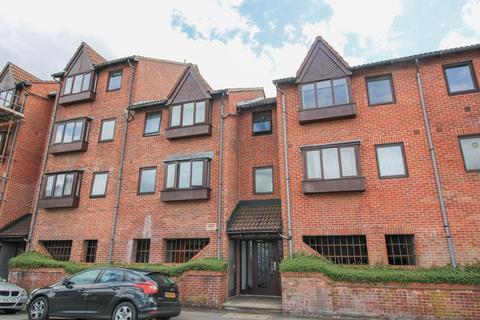 Studio to rent, Barker Court