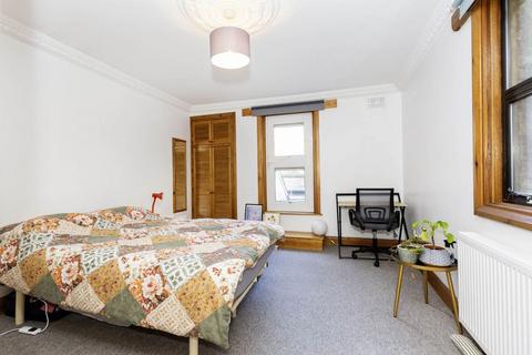 2 bedroom flat to rent, NW3