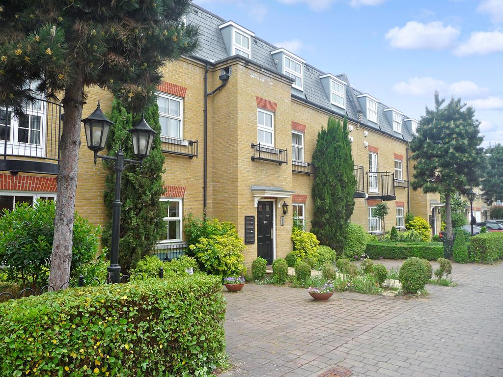 Layton Place, Kew 1 bed apartment £1,350 pcm (£312 pw)