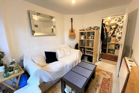 1 bedroom flat to rent, Musard Road, Barons Court, London