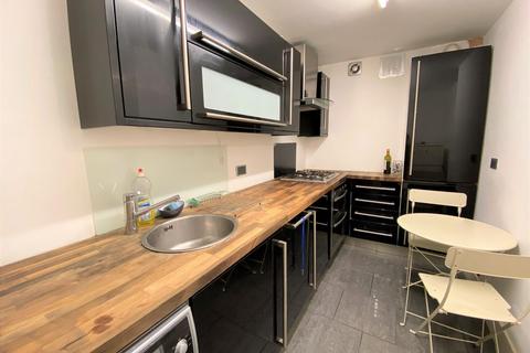 1 bedroom flat to rent, Musard Road, Barons Court, London