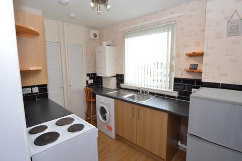 2 bedroom flat to rent, Davaar Drive, Kirkcaldy, KY2