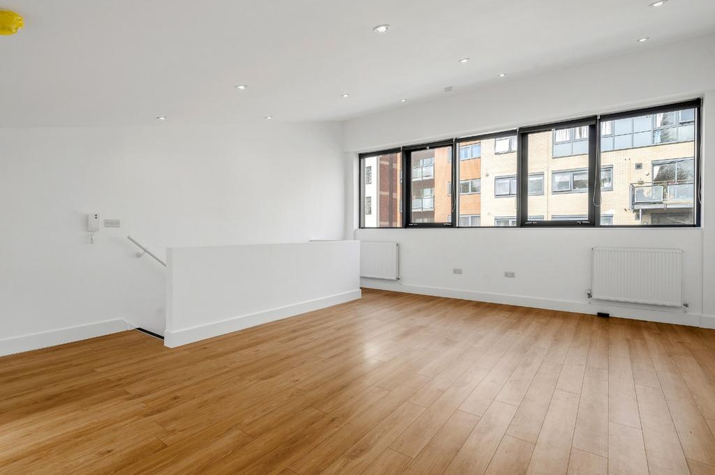 House in London - View 2