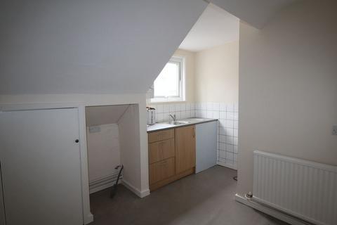 2 bedroom flat to rent, High Street, Ellesmere