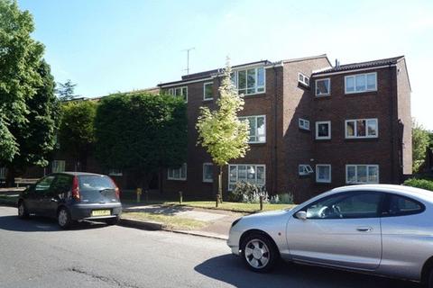 2 bedroom apartment to rent, The Avenue, Hatch End