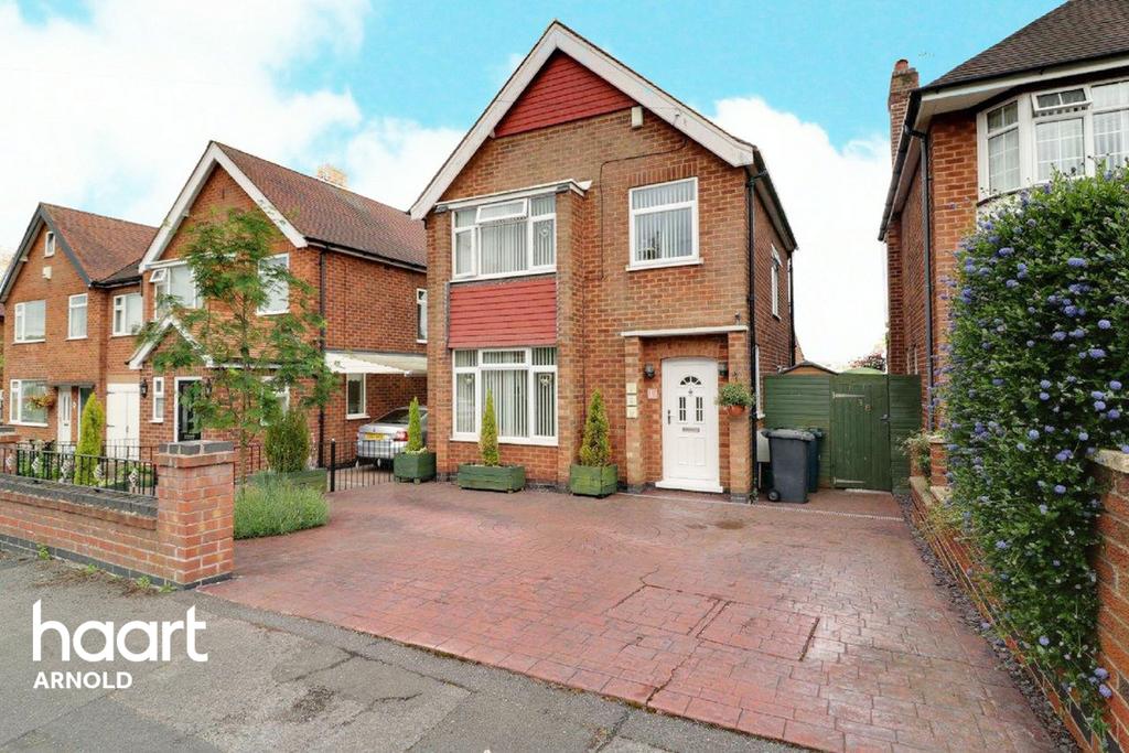 Lynton Gardens, Arnold 3 bed detached house £260,000