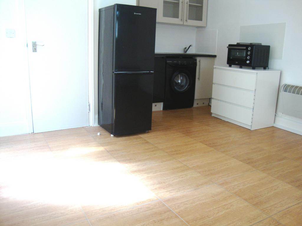 Studio Flat to Rent- Immediately Available