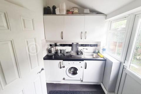 5 bedroom terraced house to rent, Kitchener Road, London E7