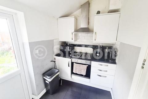 5 bedroom terraced house to rent, Kitchener Road, London E7