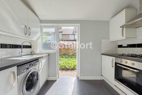 5 bedroom terraced house to rent, Kitchener Road, London E7