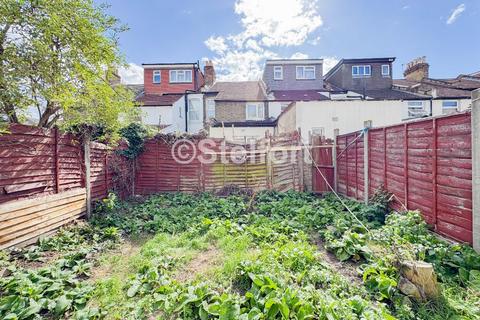 5 bedroom terraced house to rent, Kitchener Road, London E7