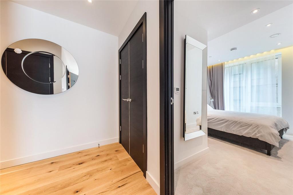 Bedroom/Hallway