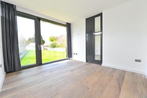 3 bedroom detached house to rent, Staines-upon-Thames,  Surrey,  TW18