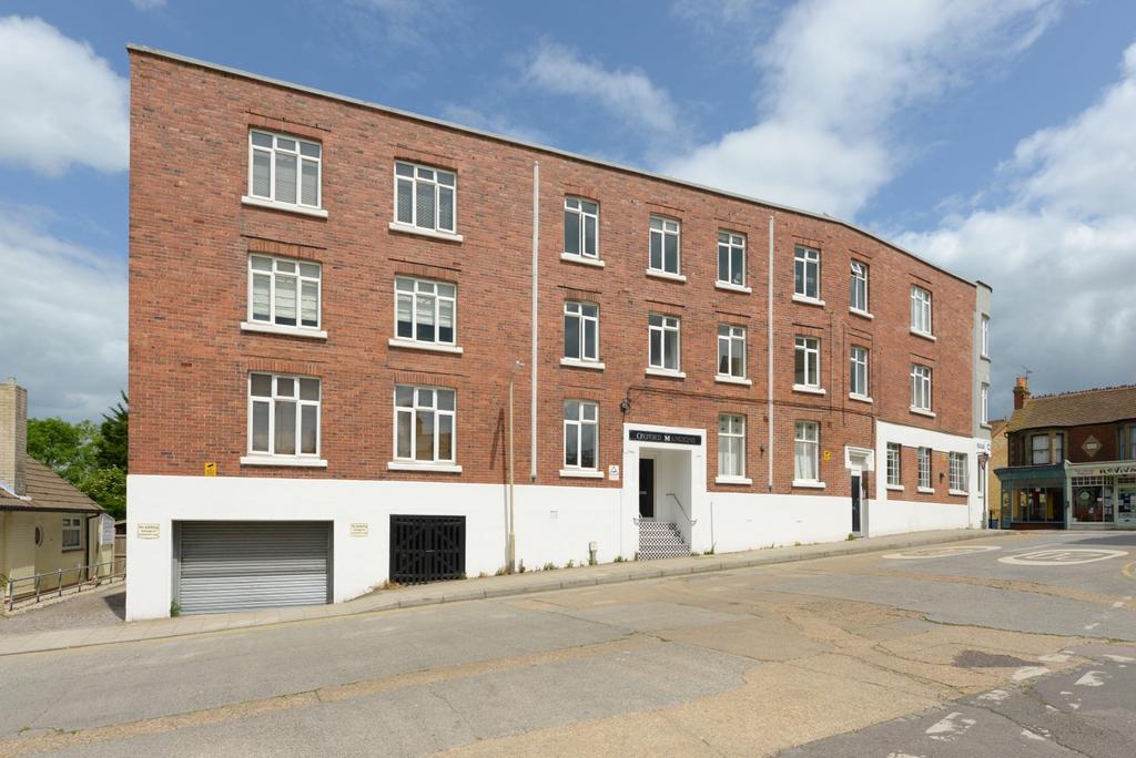 Nelson Road, Whitstable, CT5 2 bed apartment £315,000
