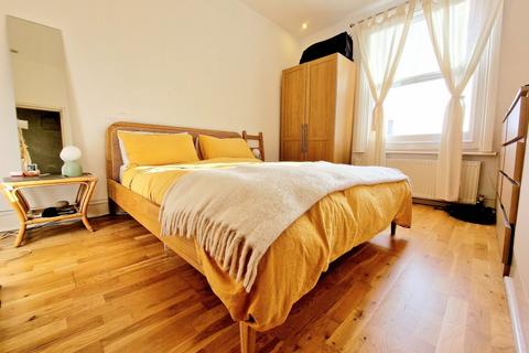2 bedroom flat to rent, Hartham Road, Holloway