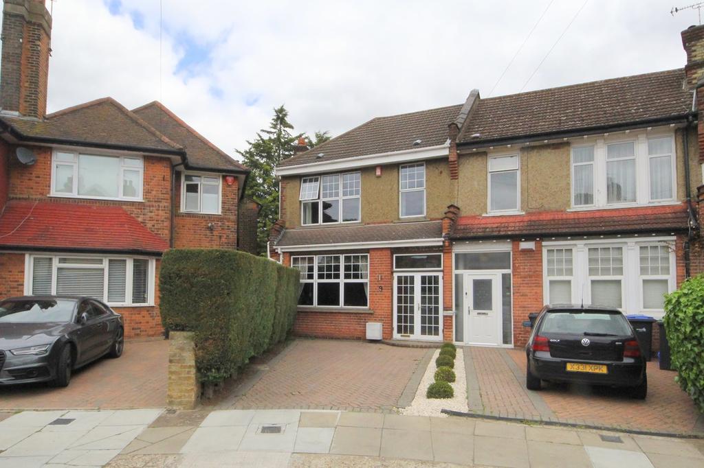 River Avenue, London, N13 3 bed end of terrace house £750,000