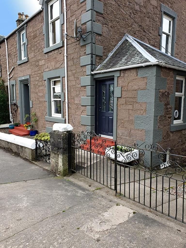 Burrell Street, Crieff 4 bed townhouse £265,000