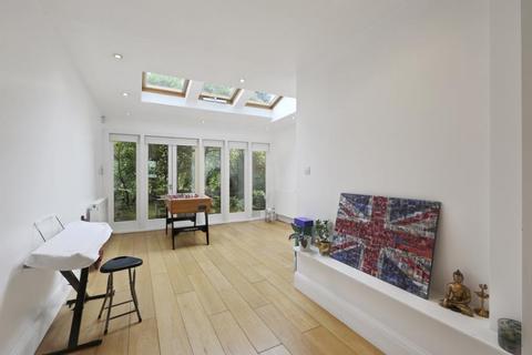 4 bedroom terraced house to rent, Belsize Road, South Hampstead, NW6