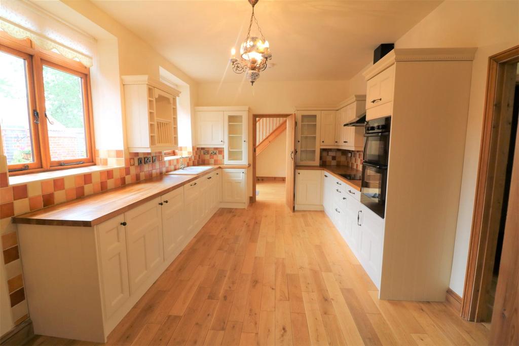 London Road, Suton, Wymondham, Norfolk, NR18 3 bed terraced house £