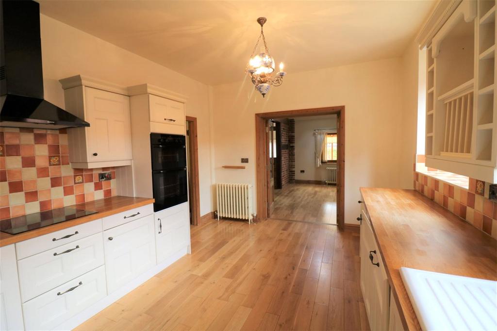 London Road, Suton, Wymondham, Norfolk, NR18 3 bed terraced house £