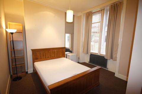 2 bedroom flat to rent, Tassie Street, Shawlands, Glasgow - Available 18th July