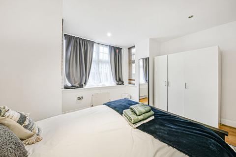 2 bedroom apartment to rent, Queenstown Road, Battersea - SW11