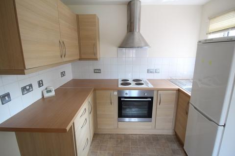 2 bedroom flat to rent, The Crescent, Westbury