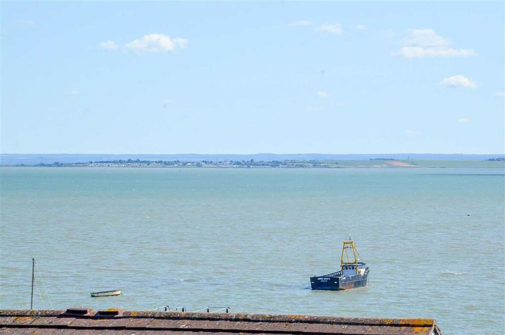 Laurel Close, Leigh On Sea, Essex 2 bed flat £275,000