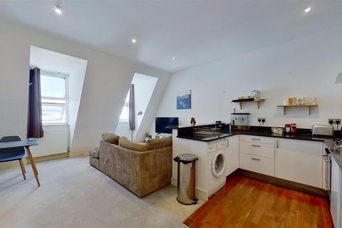 1 bedroom flat to rent, Garratt Lane Earlsfield London