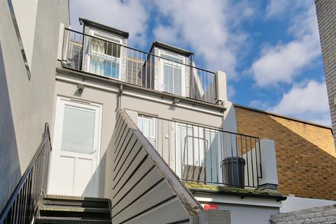 1 bedroom flat to rent, Garratt Lane Earlsfield London