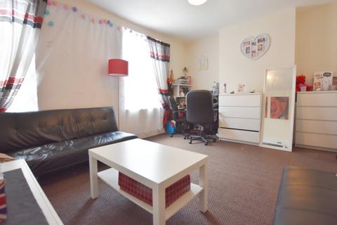 1 bedroom flat to rent, Birrell Road, Forest Fields