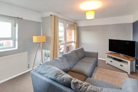 2 bedroom flat to rent - Parish Close, Dawley
