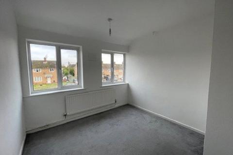 3 bedroom flat to rent, Canterbury Road, Kidderminster, DY11