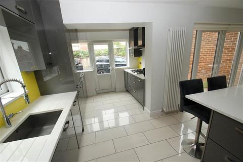 3 bedroom detached house to rent - Kingsway, South Shields