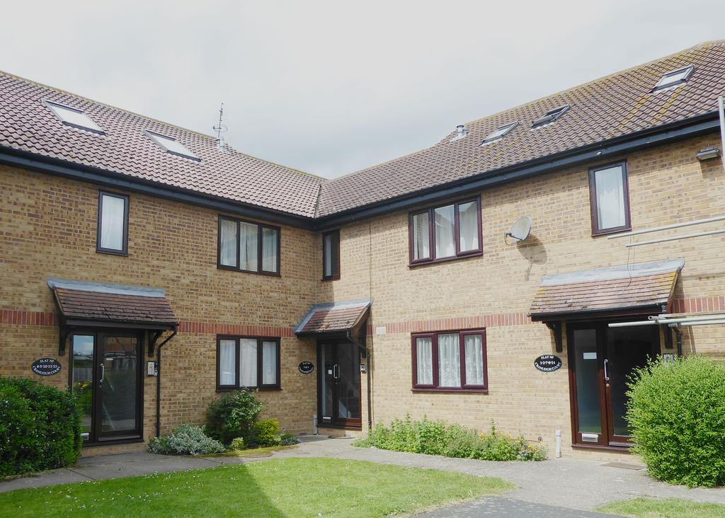 Cranleigh Court, Whitstable 1 bed ground floor flat £675 pcm (£156 pw)