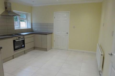3 bedroom semi-detached house to rent, Gilmore Road, Chichester