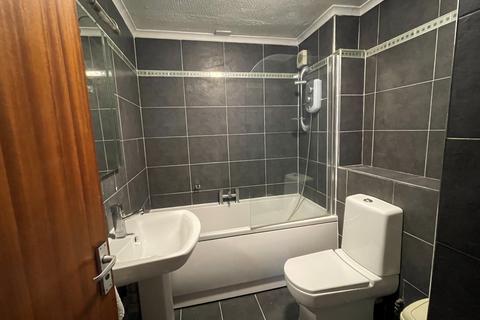 2 bedroom flat to rent, Claydon Court, Caversham, Reading, RG4