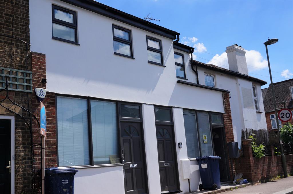 Long Lane, N2 Office £900 pcm (£208 pw)