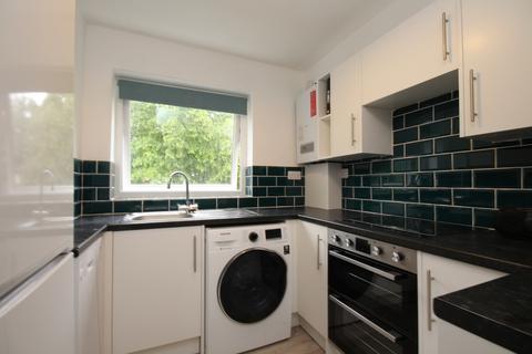 2 bedroom apartment to rent, East Road Maidenhead Berkshire